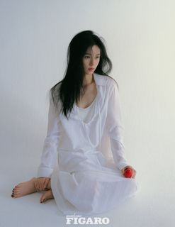 Ye Zhou feet photo 3