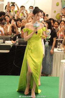 Ye Zhou feet photo 18