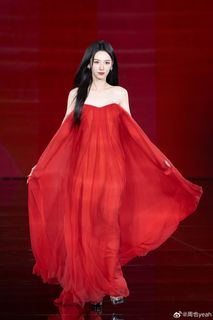 Ye Zhou feet photo 14