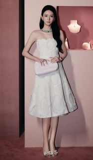 Ye Zhou feet photo 6