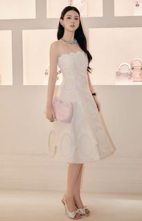 Ye Zhou feet photo 2