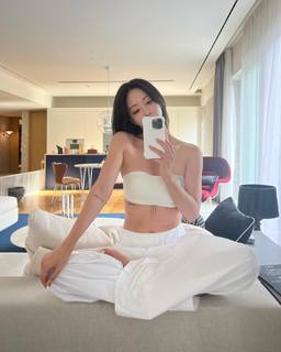 Ye-seul Han feet photo 11