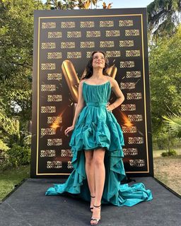Yeliz Korkmaz feet photo 12