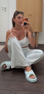 Yeliz Koç feet photo 1