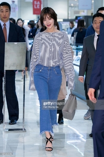 Yeon-Seo Oh feet photo 1