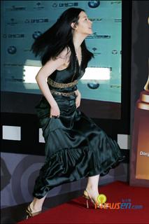 Yeong-ae Lee feet photo 3