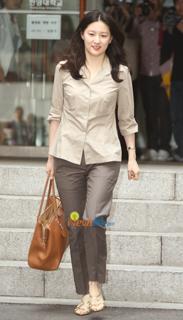 Yeong-ae Lee feet photo 16