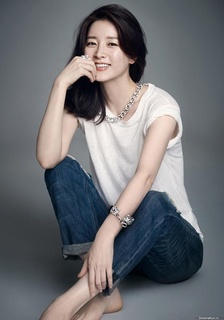 Yeong-ae Lee feet photo 15