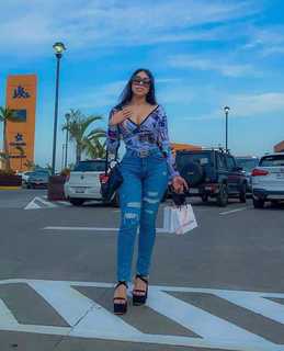 Yeri Mua feet photo thumbnail