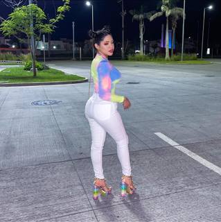 Yeri Mua feet photo thumbnail