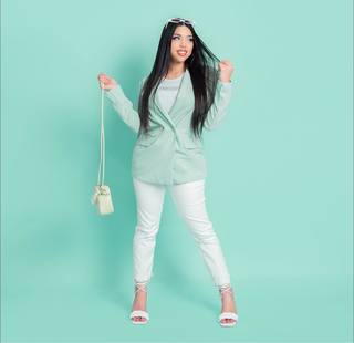 Yeri Mua feet photo thumbnail