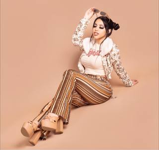 Yeri Mua feet photo thumbnail