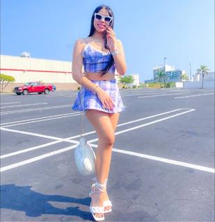 Yeri Mua feet photo thumbnail