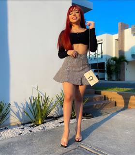 Yeri Mua feet photo thumbnail