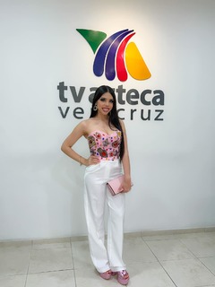 Yeri Mua feet photo thumbnail