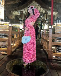 Yeri Mua feet photo thumbnail