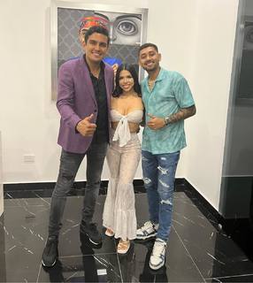 Yeri Mua feet photo thumbnail