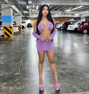 Yeri Mua feet photo thumbnail