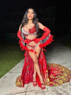 Yeri Mua feet photo thumbnail