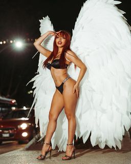 Yeri Mua feet photo thumbnail