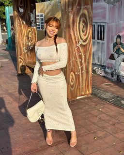 Yeri Mua feet photo thumbnail