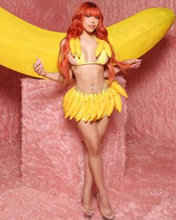 Yeri Mua feet photo thumbnail