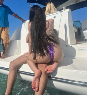 Yeri Mua feet photo thumbnail