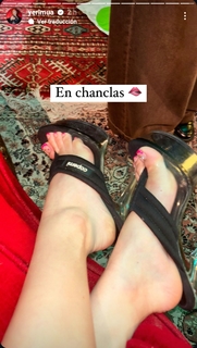 Yeri Mua feet photo thumbnail