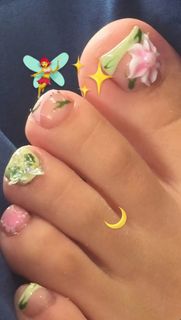 Yeri Mua feet photo thumbnail