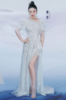 Yi Huang feet photo 2