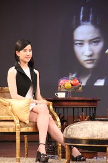 Yifei Liu feet photo 15