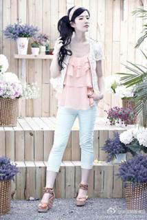 Yifei Liu feet photo 2