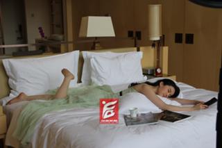 Yifei Liu feet photo 16