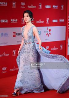 Yifei Liu feet photo 5