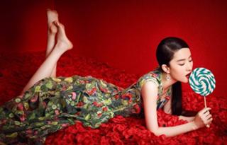Yifei Liu feet photo 2
