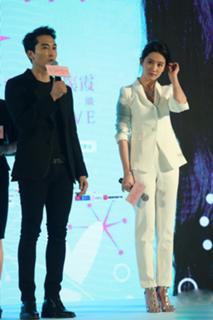 Yifei Liu feet photo 3