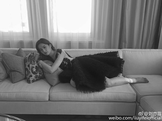 Yifei Liu feet photo 9
