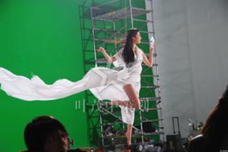 Yifei Liu feet photo 17
