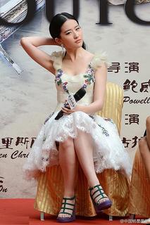 Yifei Liu feet photo 15
