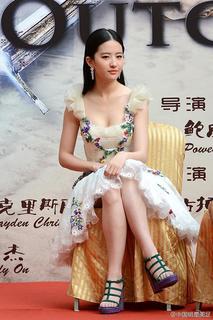 Yifei Liu feet photo 12