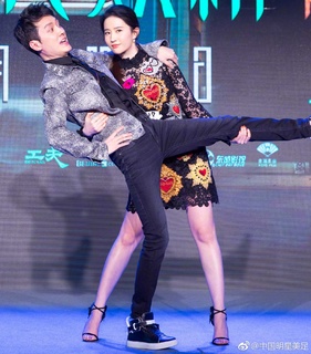 Yifei Liu feet photo 18
