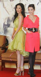 Yifei Liu feet photo 18