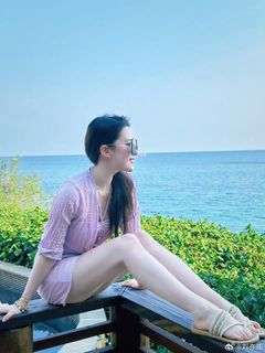 Yifei Liu feet photo 10