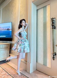 Yifei Liu feet photo 9