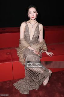 Yifei Liu feet photo 5