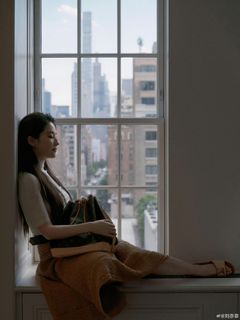 Yifei Liu feet photo 3
