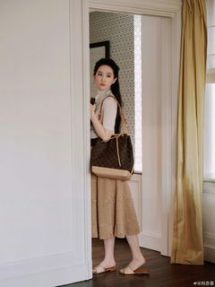 Yifei Liu feet photo 2