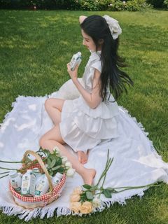 Yifei Liu feet photo 1