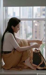Yifei Liu feet photo 14