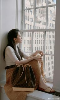 Yifei Liu feet photo 12